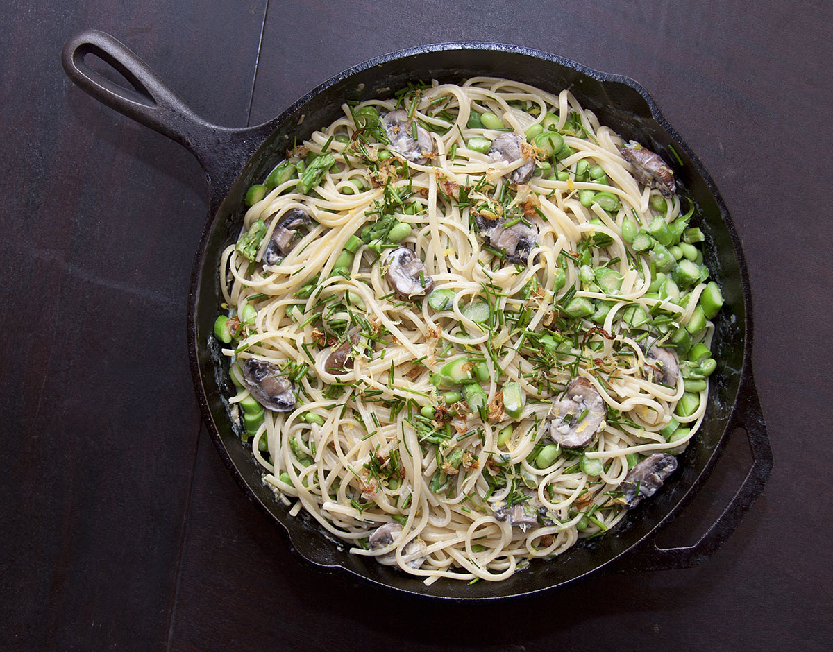 Spring Pasta with Asparagus and Mushrooms